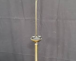 Lot # : 477 - Mid-century modern brass and wood table lamp
