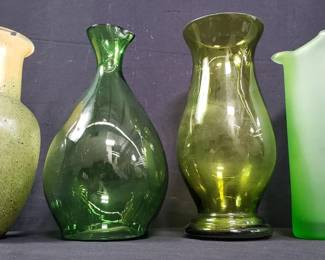 Lot # : 302 - Group of glass vases and pitchers
