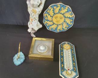 Lot # : 555 - Group of terracotta hand-painted plaque, ceramic
