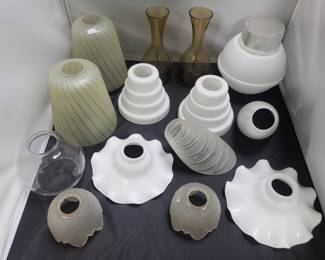 Lot # : 318 - Group of vintage lamp shades
