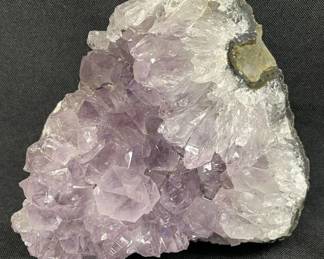 Lot # : 479v - Amethyst quartz specimen
