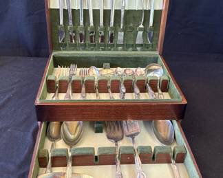 Lot # : 260z - Vintage Rogers Bros. 59pc. silver plate flatware
