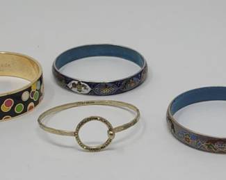 Lot # : 530 - Group of 4 bangles / bracelet
