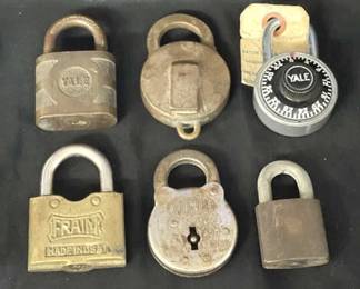 Lot # : 679v - Group of vintage padlocks
