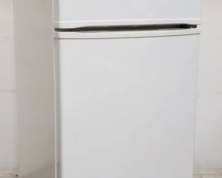 Lot # : 697 - Whirlpool refrigerator model no.WRT316SFDW00
