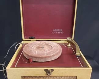 Lot # : 100 - Mid-century Webcor Lark record player
