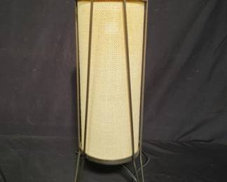 Lot # : 87 - Mid-century modern table lamp
