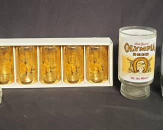 Lot # : 367 - Group of vintage glasses and mugs
