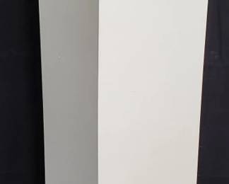 Lot # : 466 - Wood pedestal
