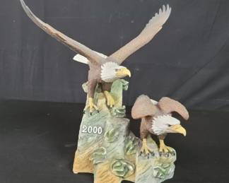Lot # : 306 - Porcelain eagle sculpture
