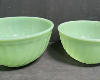 Lot # : 327 - Pair of vintage Fire King mixing bowls
