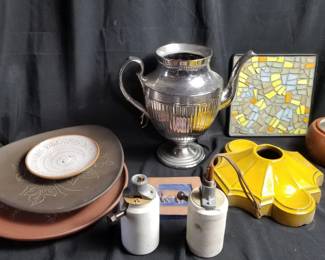 Lot # : 444 - Group of ceramic pottery & decor
