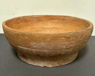 Lot # : 479 - Terracotta planter
