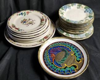 Lot # : 447 - Group of porcelain plates
