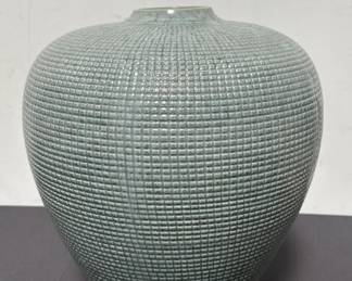 Lot # : 405 - Silver blue bulbous vase
