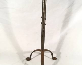 Lot # : 50f - Hand forged iron gecko table lamp
