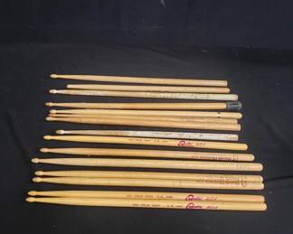 Lot # : 683 - Group of drum sticks

