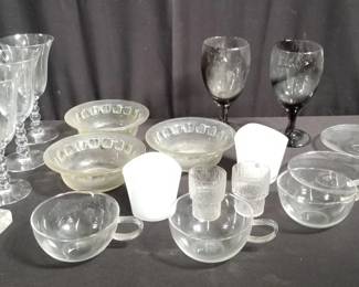 Lot # : 317 - Group of vintage miscellaneous glass items, wine
