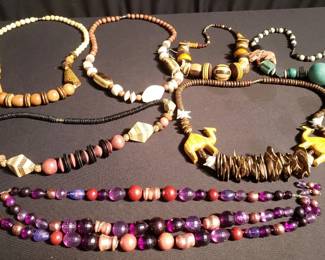 Lot # : 547 - Group of costume jewelry beaded necklaces

