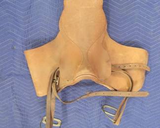 Lot # : 375 - Vintage leather saddle
