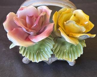Lot # : 295z - Vintage Italian Capodimonte porcelain flower box
