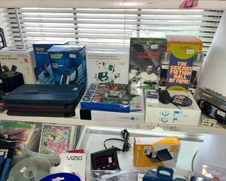 VINTAGE SONY WALKMAN, HEADPHONE RADIOS, MORE