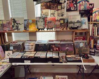 MAJORITY OF THE VINYL GRADES EX- OR BETTER!