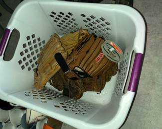 BASEBALL GLOVES