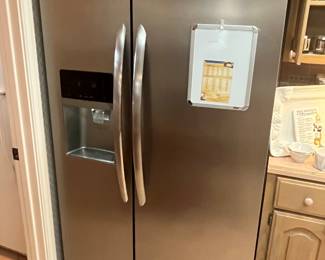 STAINLESS FRIGIDAIRE "GALLERY" w/ ICE MAKER