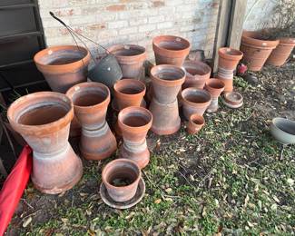 LOTS OF FLOWER POTS