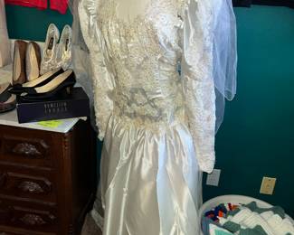 ABSOLUTELY GORGEOUS WEDDING DRESS