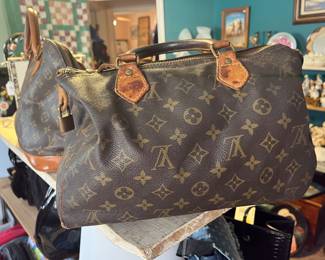 LOUIS VUITTON PURSE