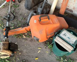 STIHL CHAINSAW w/CASE