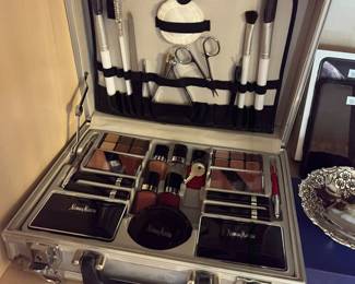 NEIMAN MARCUS MAKE-UP CASE