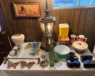 vintage 3 tier brass table lamp, vintage bookends, Pyrex, brass towel rod and towel holders, glass shelves, green glassware