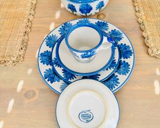 Sunflower Louisville Stoneware, 25 Pieces