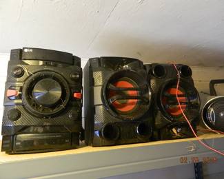 shelf stereo