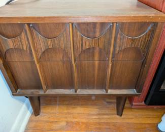 MCM bedroom set in great condition