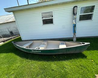 This is an absolute beautiful 14' Water Quest Canoe! It is in EXCELLENT condition with the original paddles included! Needs a good cleaning, it was in the rafters in the barn!