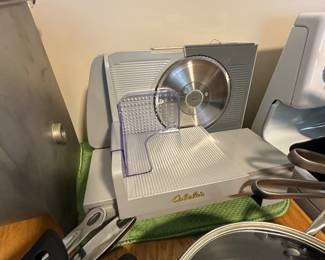 This is a great piece. It is a Cabela meat slicer. I can honestly say I do not believe it’s ever been used.