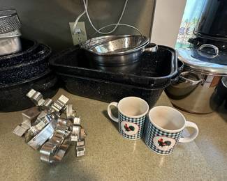 Not the typical oval roasters, but there’s also a rectangle roaster! I like to set a vintage cookie cutters down in the center