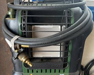 An excellent Mr. Heater portable propane heater. In EXCELLENT condition! BARELY used!
