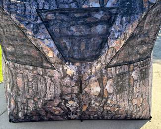EXCELLENT See Through Ground Hunting 3 Person Hunting Blind!
