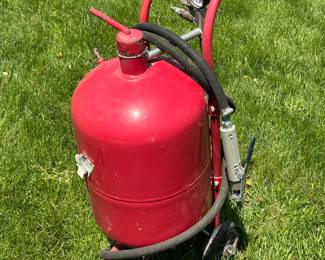 Central Pneumatic Pressurized Abrasive Blaster