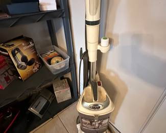 Here we have a nice shark vacuum cleaner!