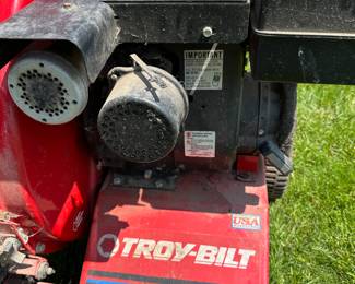 Another terrific Troy-Built Piece! Troy-Bilt Chipper / Vac Self Propelled!