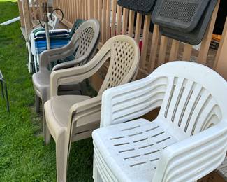 Here’s a row of lots of outdoor patio chairs!