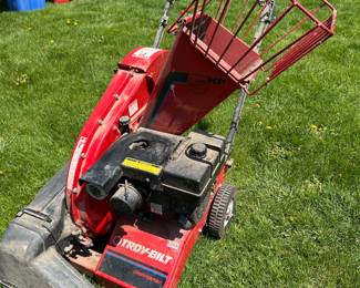 Another terrific Troy-Built Piece! Troy-Bilt Chipper / Vac Self Propelled!