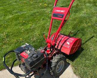 Terrific Troy Built Horse 20 in. Briggs and Stratton Engine Rear Tine Forward Rotating Gas Garden Tiller!