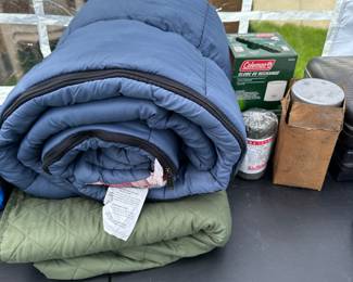 Nice sleeping bag with a sleeping bag mat.
